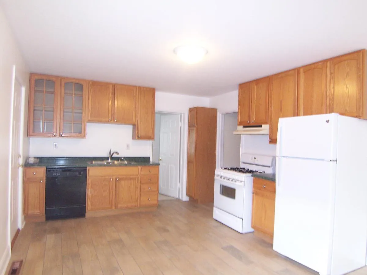 2 bed, $1,295 — Photo 2