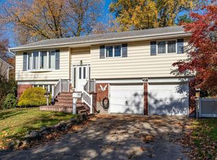 11 Wicks Dr, Commack, NY 11725