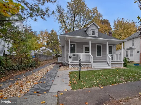 3002 Bunker Hill Rd, Mount Rainier, MD 20712