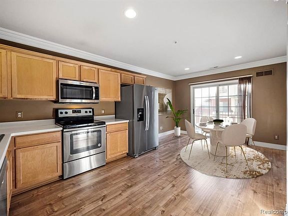 5th image of 3142 Camden Dr