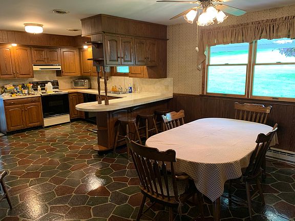 Kitchen and dining room 13 x 22