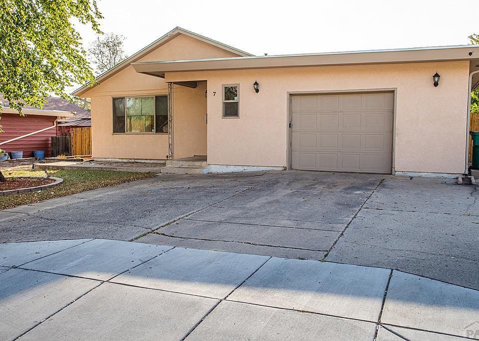 1st image of 7 Loch Lomond Ln