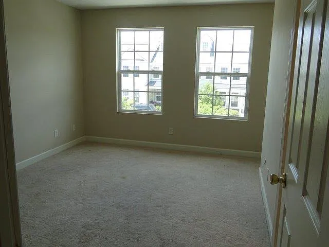 127 Governors Blvd — Photo 6