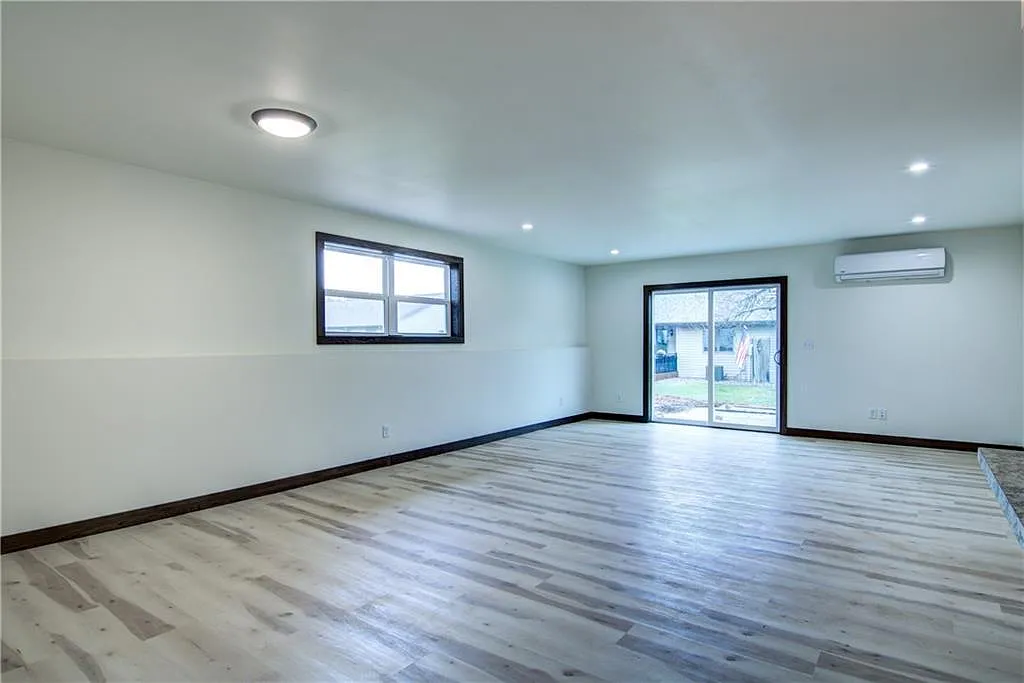 3 bed, 1600 sqft, $1,600 — Photo 1
