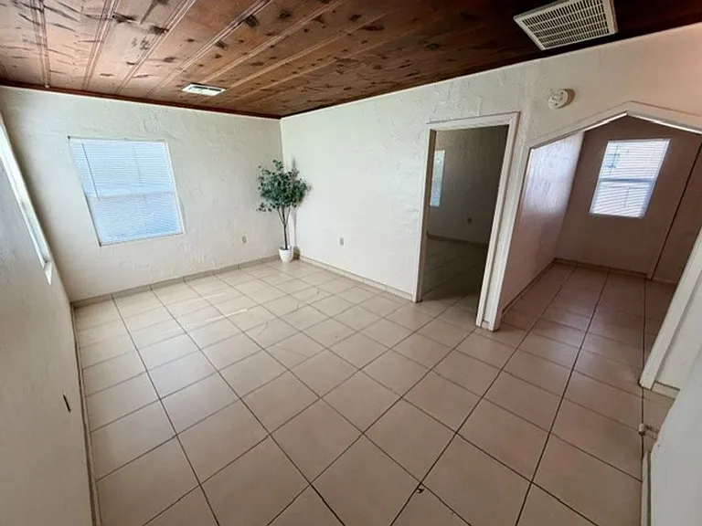 925 E Turney Ave — Photo 14