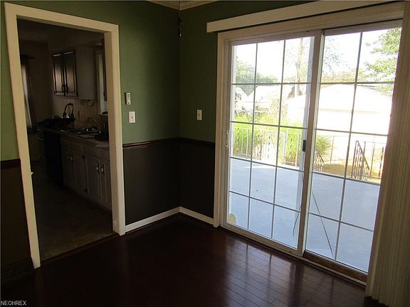 5th image of 137 Hayes Ave