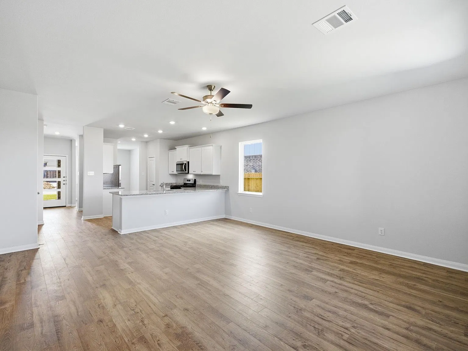 3 bed, 2.0 bath, 1579 sqft, $2,650 — Photo 4