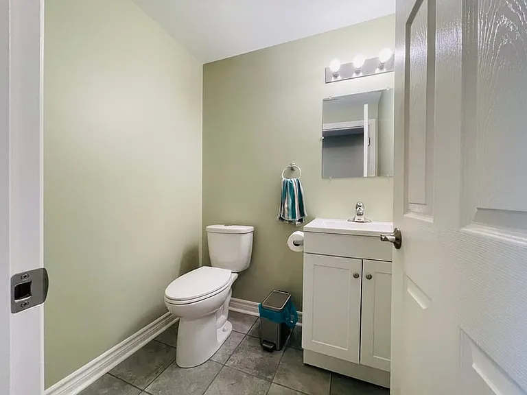 108 Battersea Cres — Photo 5