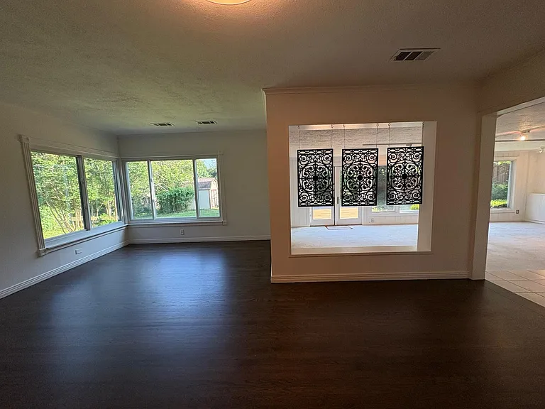 430 Mayrant Dr — Photo 4