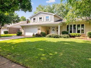 14 E Russet Way, Palatine, IL 60067