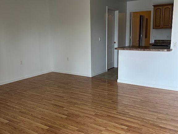 3rd image of 63 Mary St #63