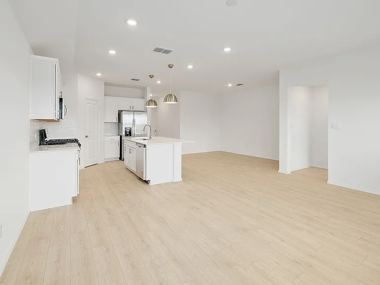 358 San Juan Trl — Photo 2