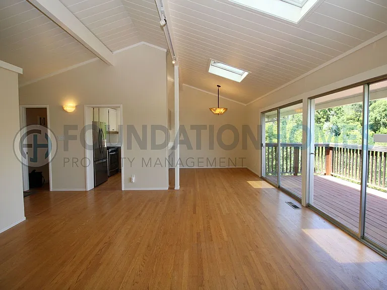 140 Redwood Rd — Photo 18