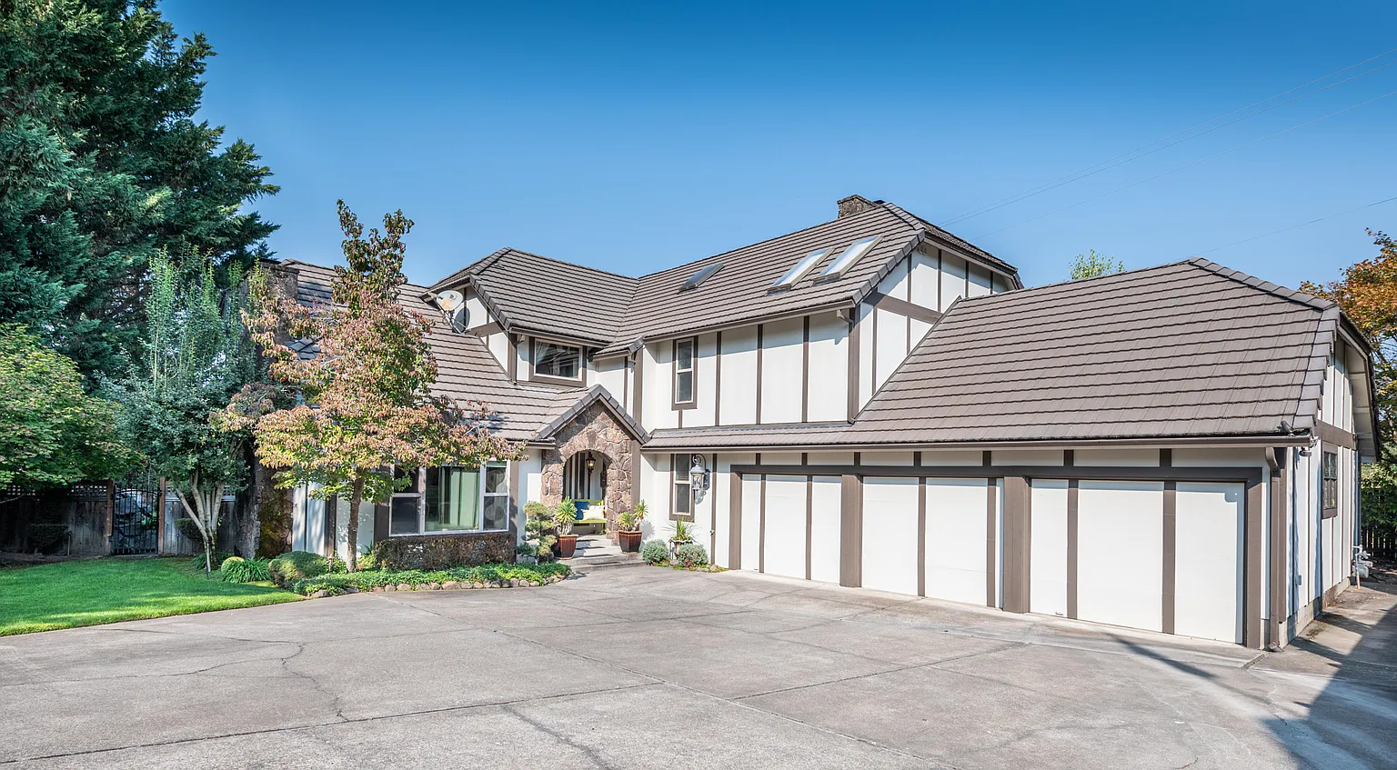 144 Oxford Pl photo 1