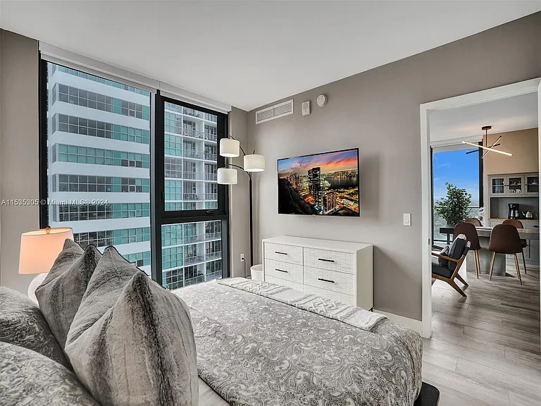 121 NE 34th St #1801 — Photo 42