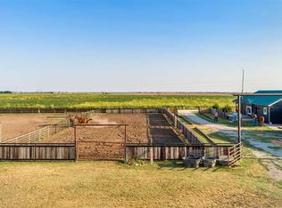 17620 W Hubbard Rd, Blackwell, OK 74631