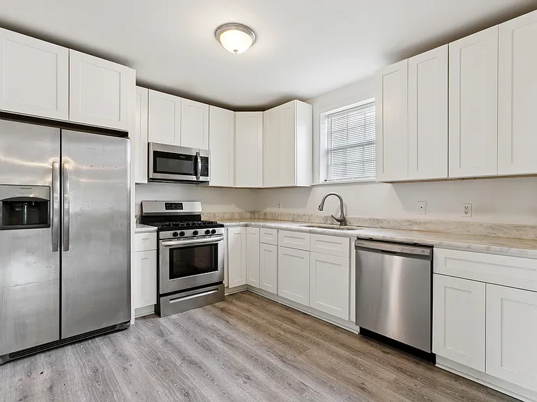 5124 Willow St — Photo 8