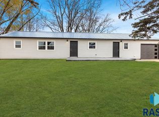 200 W 1st St, Colton, SD 57018