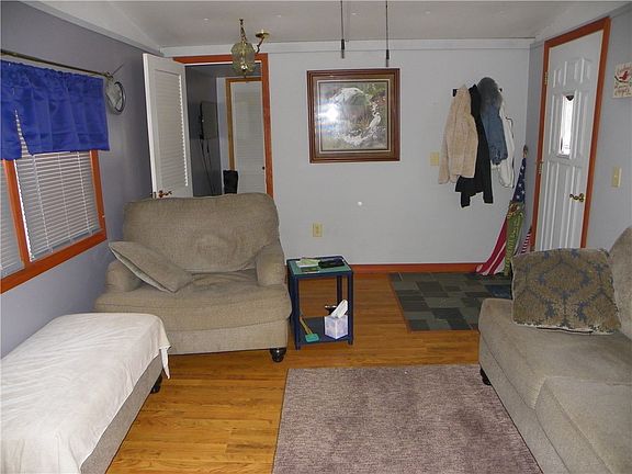 5th image of 6865 Round Lake Rd