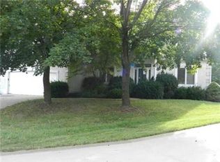 433 NW Cottonwood Dr, Lees Summit, MO 64064