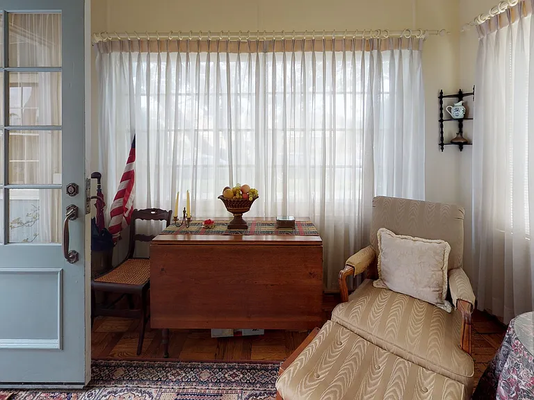 1104 Isabella Ave — Photo 4