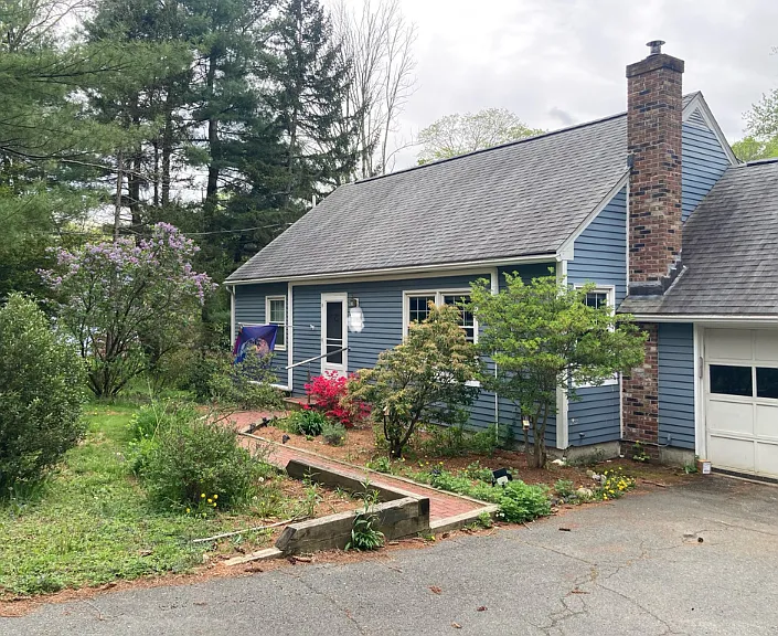 677 Station Rd — Photo 1
