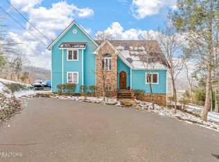 1368 N Shorewood Ln, Caryville, TN 37714