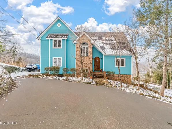 1368 N Shorewood Ln, Caryville, TN 37714