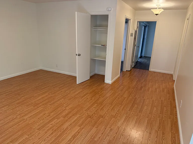 517C Thompson Ave — Photo 10
