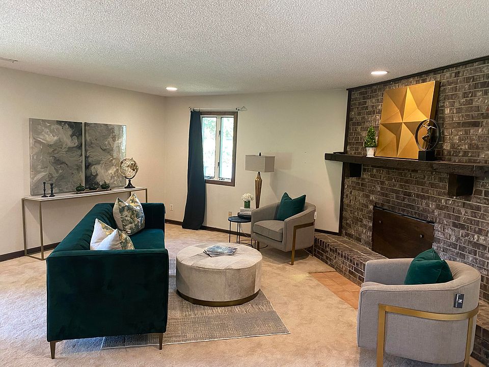 1st image of 479 N Crater Lake Dr