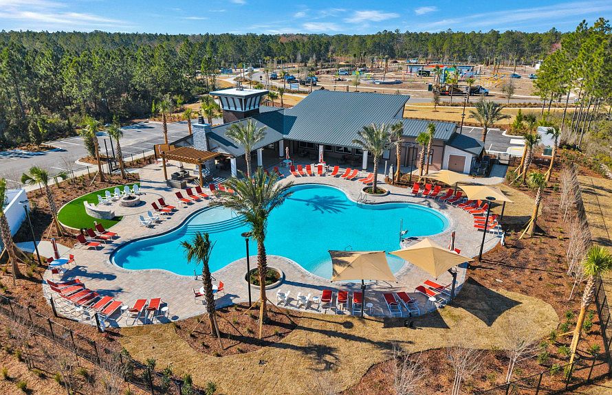 Resort-Style Pool