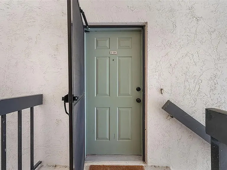 19505 Quesada Ave — Photo 28