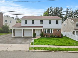 1 Bennett Ave, Huntington Station, NY 11746