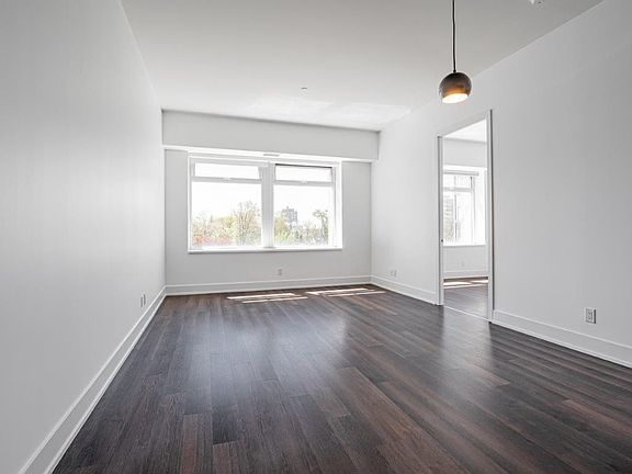 5th image of 111 Saint Clair Ave W #419