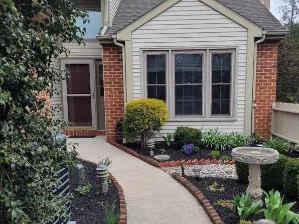 3 Cambridge Dr, Hershey, PA 17033
