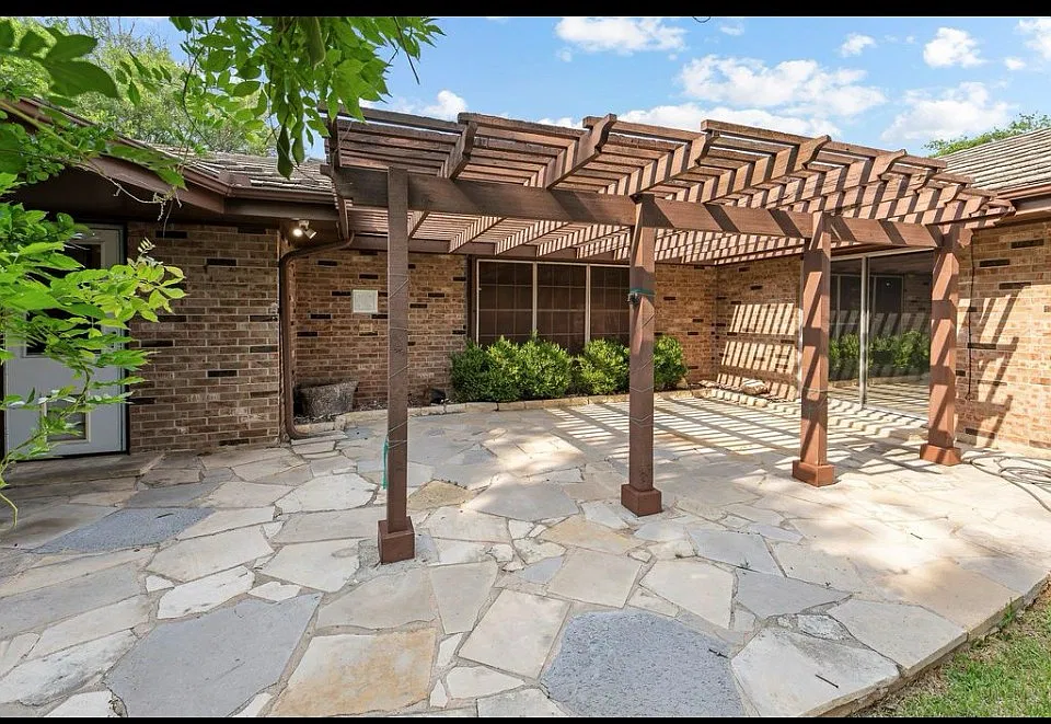 4 bed, 2190 sqft, $2,950 — Photo 3