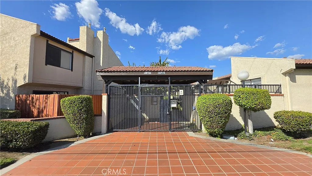2 bed, 1000 sqft, $2,495 — Photo 1
