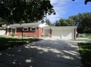 1085 S Hill Dr, Waterloo, IA 50701