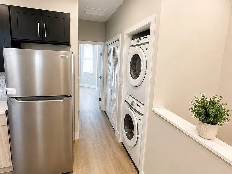 1229 W Seltzer St #2 — Photo 10