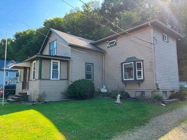 22 Mechanic St, Rouseville, PA 16344