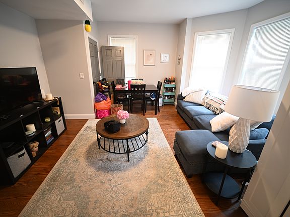 5th image of 726 E 2nd St Floor 2