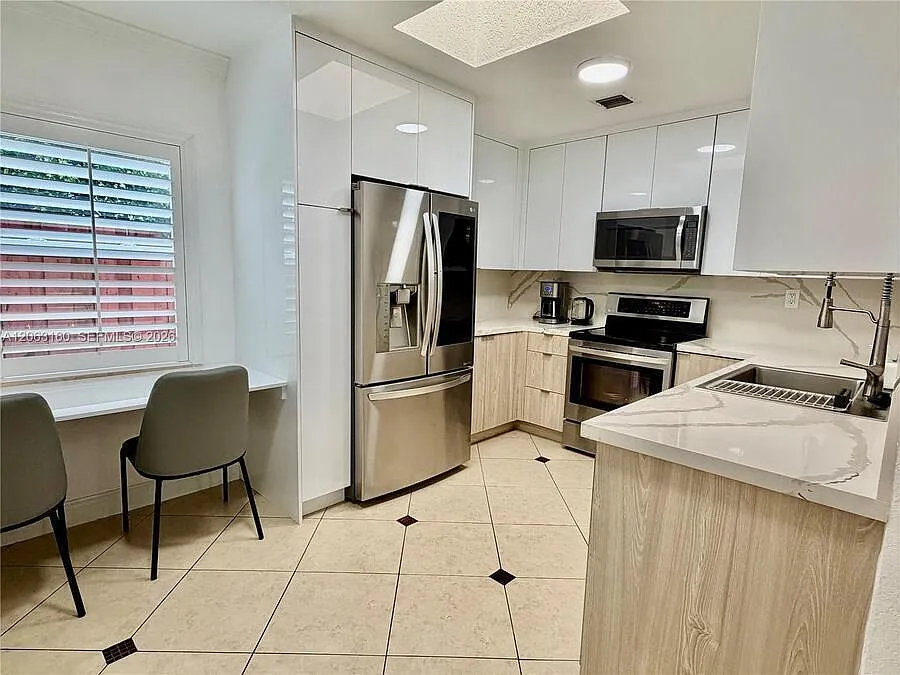 2 bed, 1804 sqft, $6,000 — Photo 3