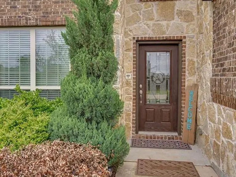 605 Autry Dr — Photo 2