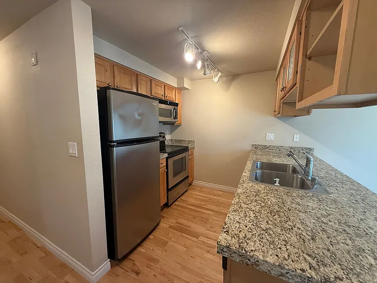 2200 Thorndyke Ave W #201 — Photo 6
