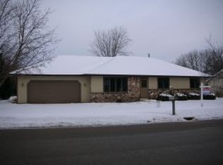 707 N Oakwood Rd, Oshkosh, WI 54904