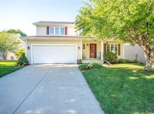 6911 N Valley Dr, Urbandale, IA 50322