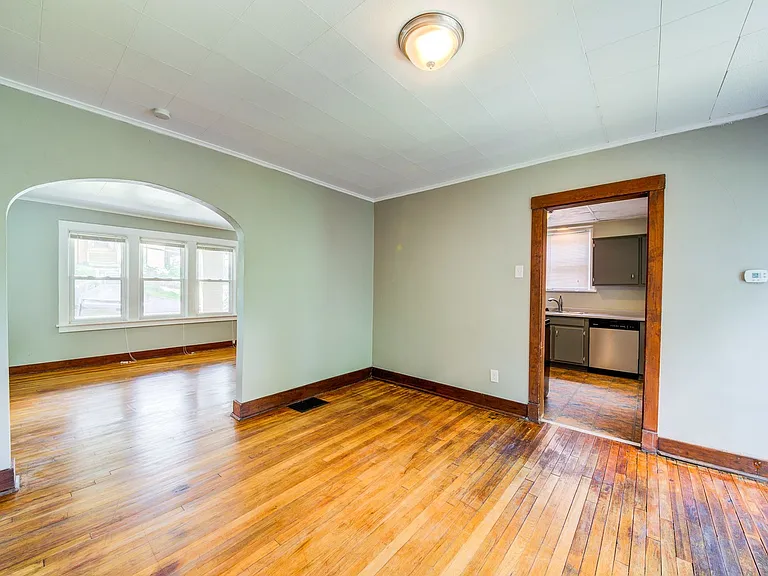 1121 Bellaire Ave — Photo 10