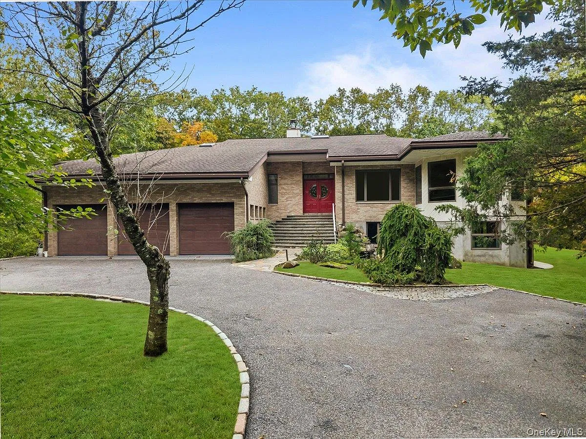 4 bed, 2.5 bath, 3800 sqft, $8,500 — Photo 1