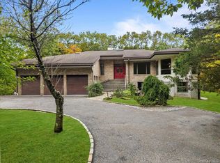 21 Tall Pines Ln, Mount Kisco, NY 10549