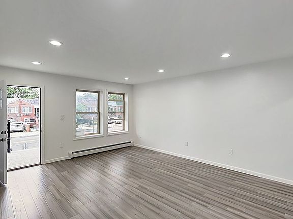 3rd image of 9921 Avenue